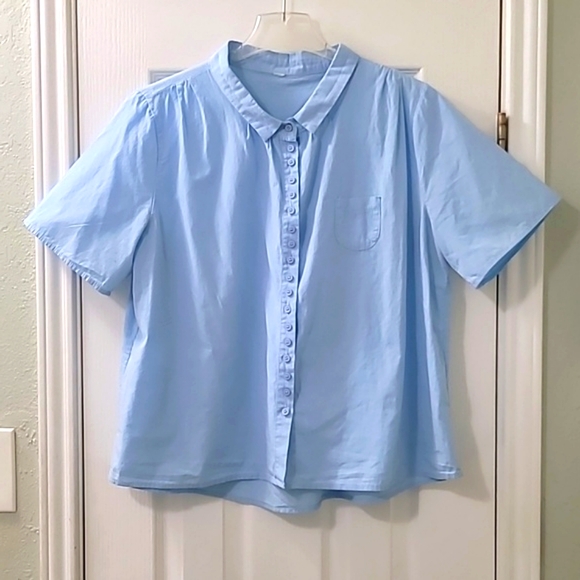 ⭐️Button down camp shirt - Picture 2 of 4